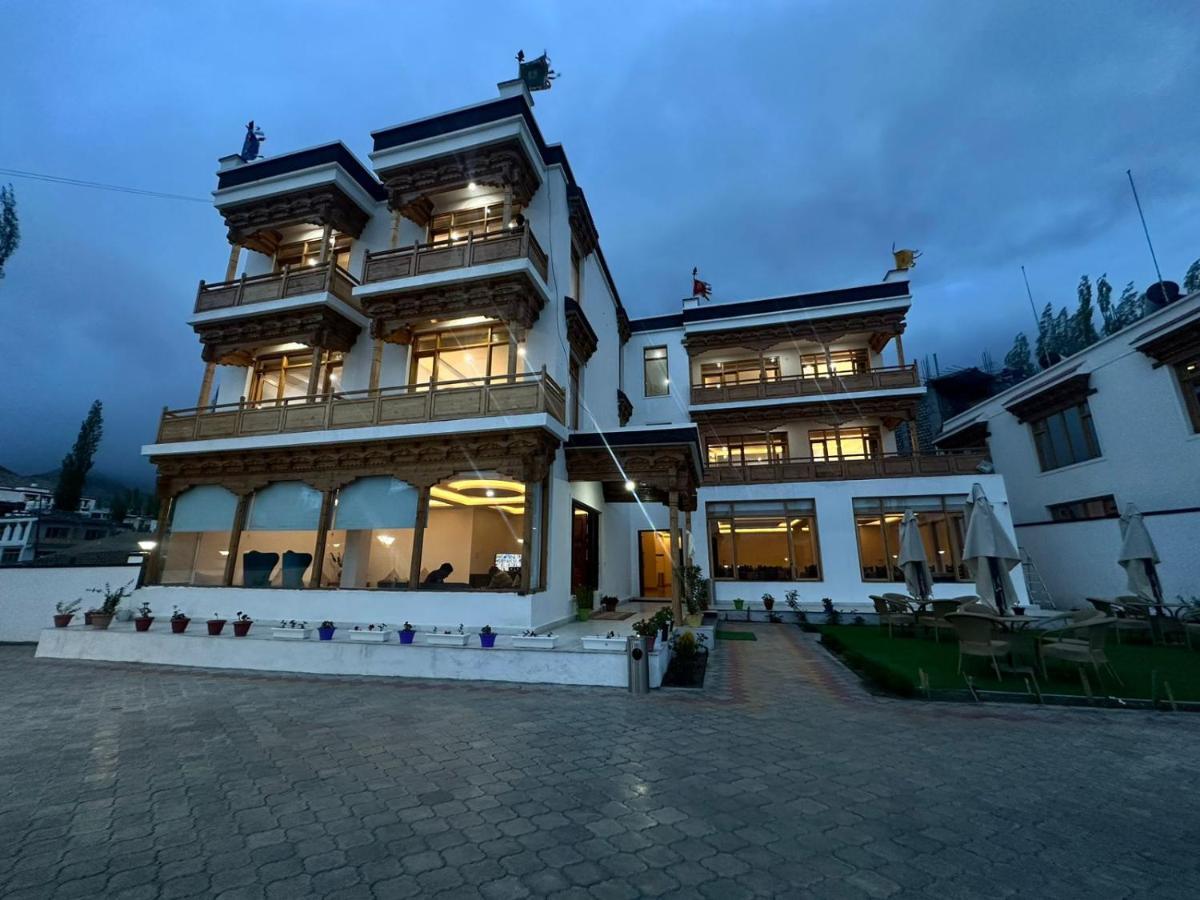 Hotel Lha-Zes Leh Exterior foto