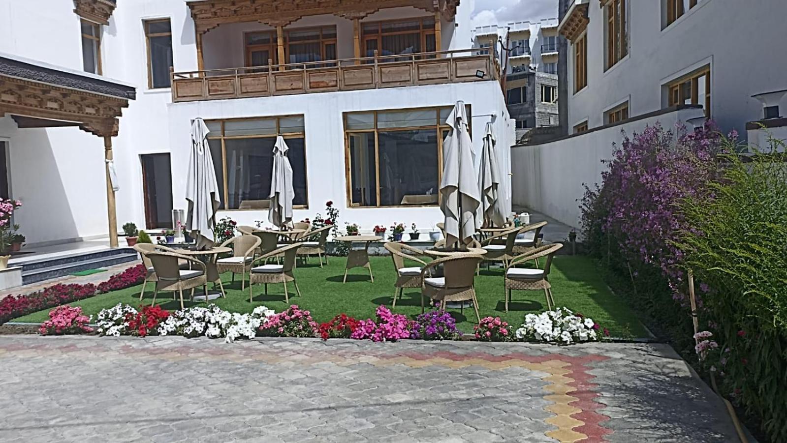 Hotel Lha-Zes Leh Exterior foto